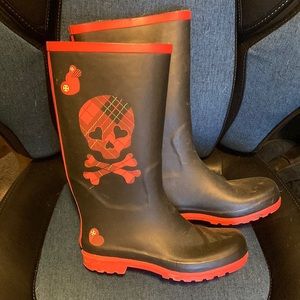 Skull and crossbones rubber boots